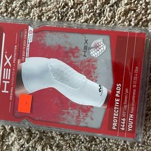 Men's basketball knee pads